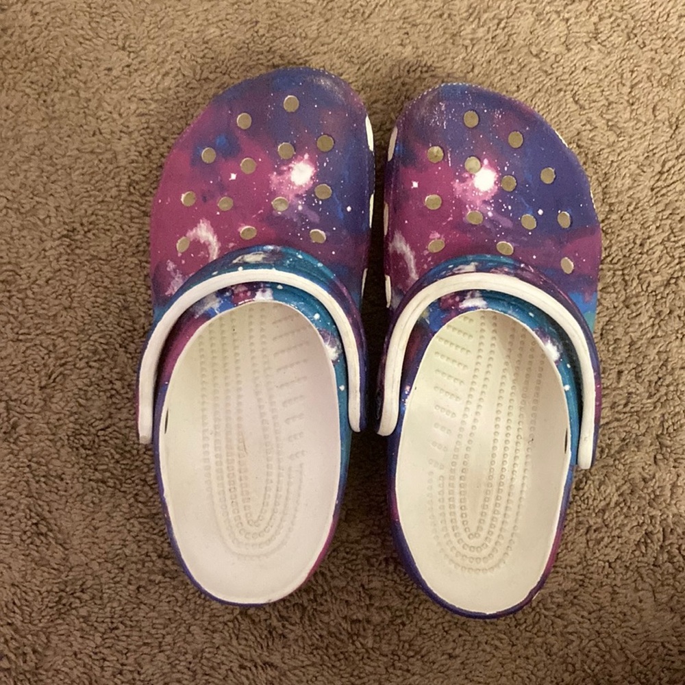 Galaxy crocs size 5 great condition